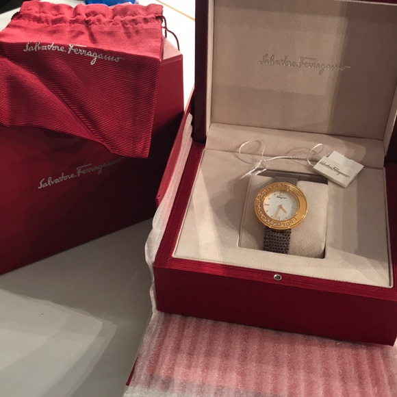 Authentic Salvatore Ferragamo Women’s Watch - Picture 6 of 8